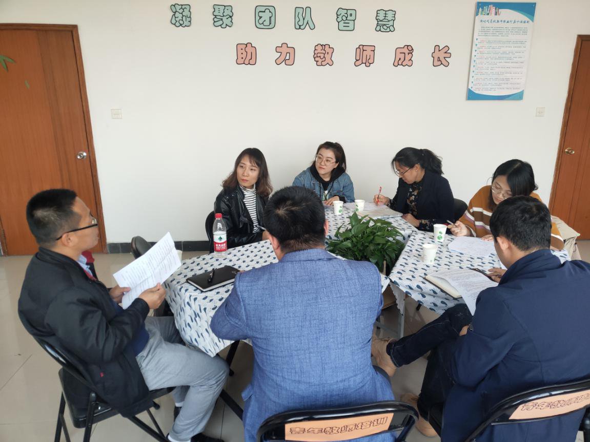 座谈会由教师工作部副部长曹蒙春老师主