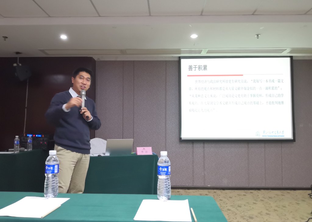 尤其是青年教师提出了新的要求
